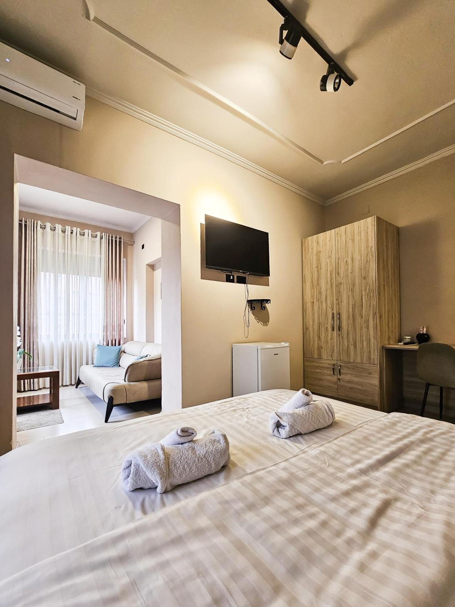 Sunflower Junior Suite تيرانا المظهر الخارجي الصورة